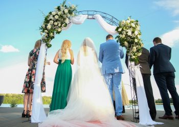 Understanding Outfit: How To Get The Best For Wedding Season?