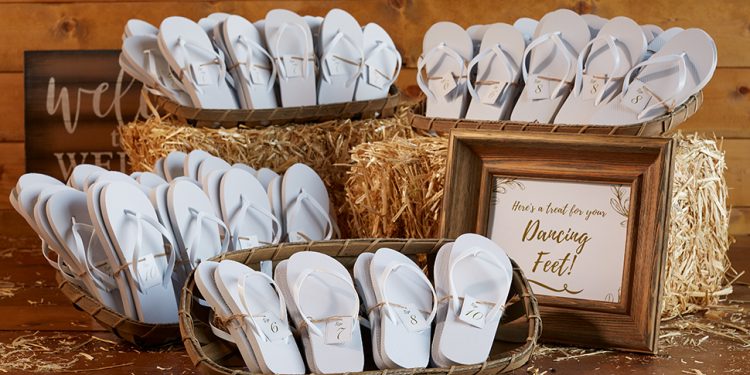 Advantages Of Gifting Wedding Flip Flops For Guests On Your Wedding