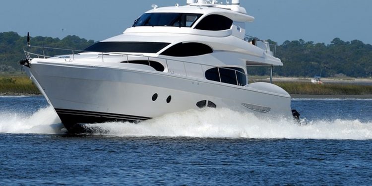 6 Pros of Chartering a Luxury Yacht for Your Next Vacation