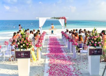 The Pros and Cons of an Indoor vs. Outdoor Wedding