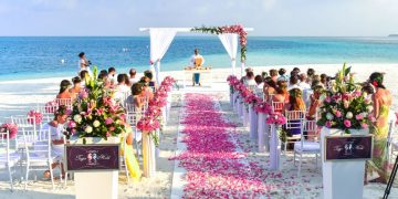 The Pros and Cons of an Indoor vs. Outdoor Wedding