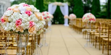 Framing the Walk: Elegant Wedding Aisle Decoration Concepts